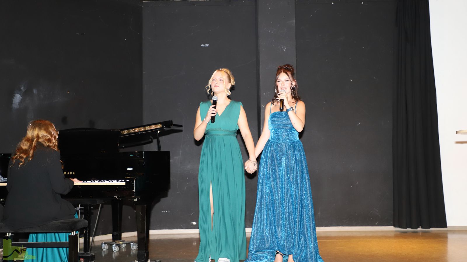 Glanzvoller Abschied: Zeugnisübergabe und Party zum Abschluss der Schulzeit